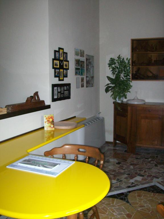 La Bottega Del Falegname Vanzaghello Exteriör bild